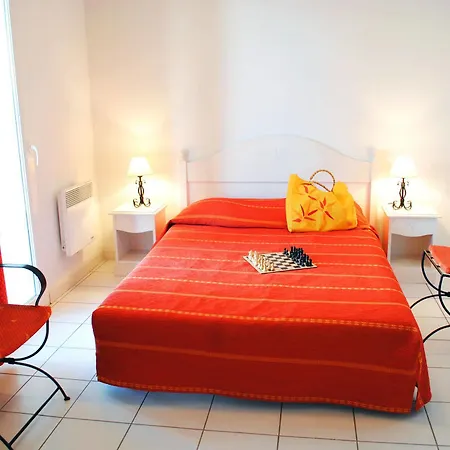 Nemea Les Rives Du Lac Holiday park Saint-Saturnin-les-Avignon